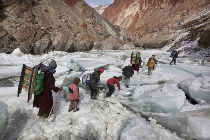 harsh-conditions-kids-around-the-world-have-to-endure-to-get-to-school-1.jpg